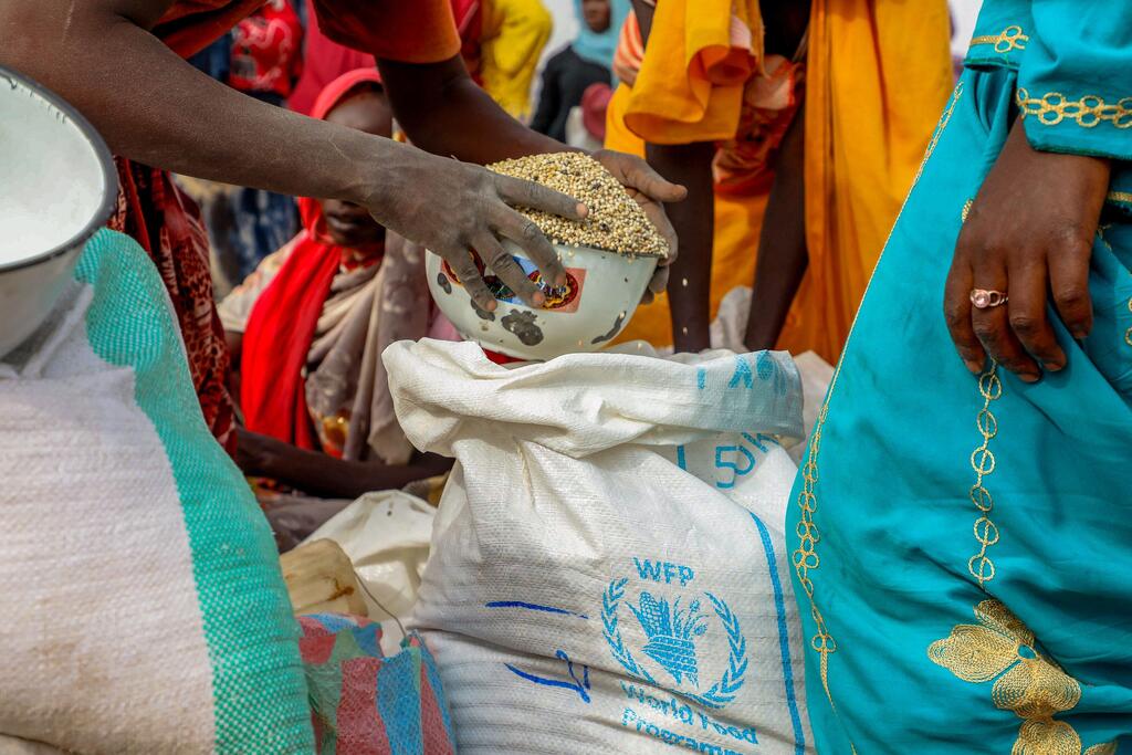 Продовольственная помощь для беженцев из Судана в Чаде.